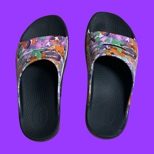 Oofos slides